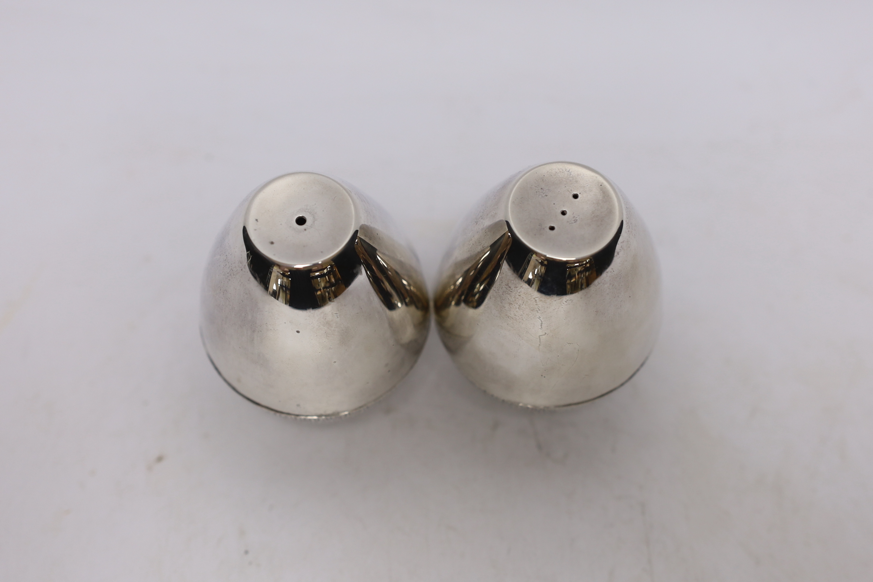 A pair of Elizabeth II part textured silver salt and pepper shakers by Pruden & Smith, Sheffield, 2000, 78mm, gross weight 9.2oz.